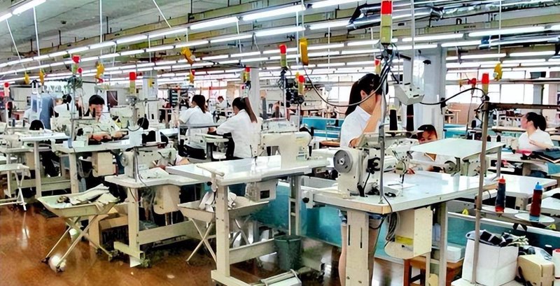 高压电器在工业生产和日常生活中的作用不可小觑，它不仅关乎设备的正常运行，更直接影响到人身安全与能源效率。